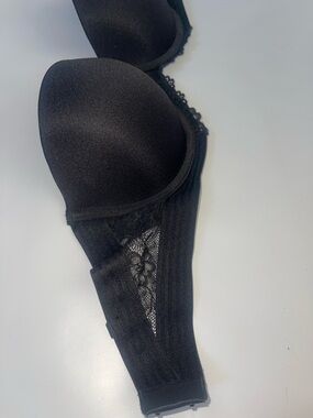 Black Lace Trim strapless by Maidenform size 34C like new